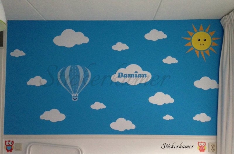 Kinderkamer muursticker met wolken, regenboog, zon en eigen naam