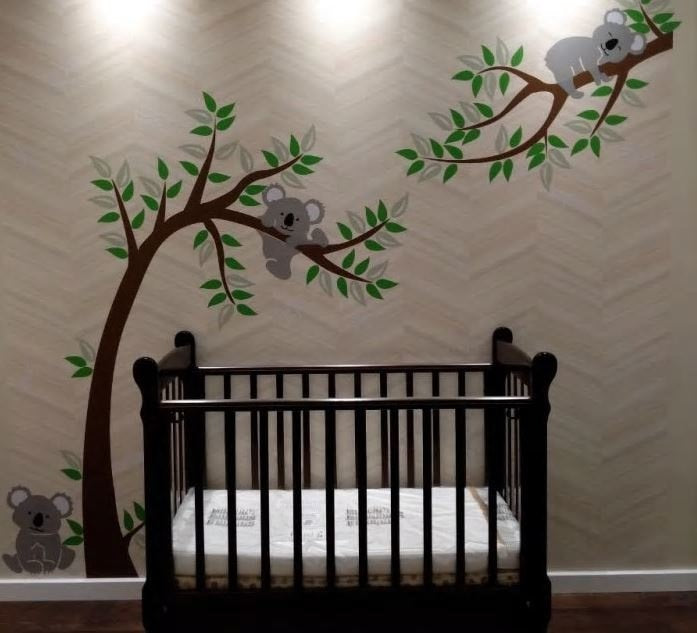 Muursticker boom en tak met koala's babykamer / kinderkamer