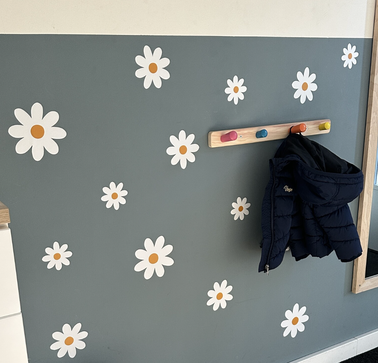 Custom Color Daisy Wall Decal - Peel & Stick Floral Sticker