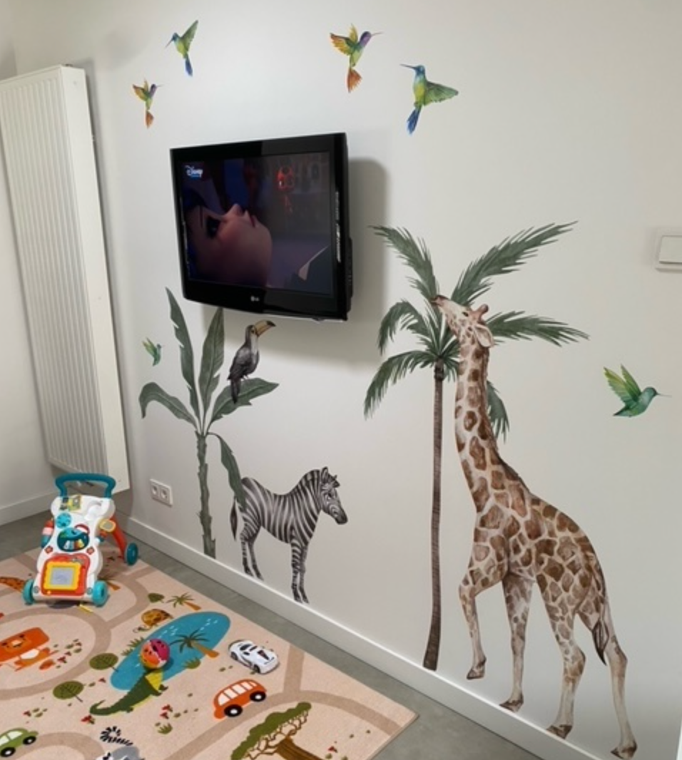 Jungle set with elephant, giraffe and monkeys wall decal
