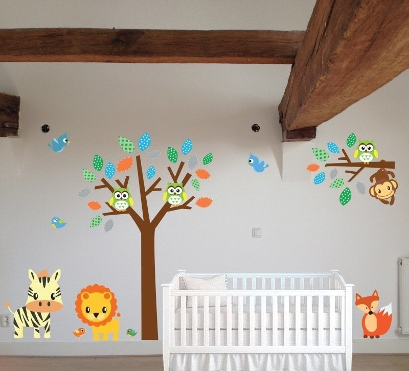 Vrolijke muursticker boom + tak + dieren
