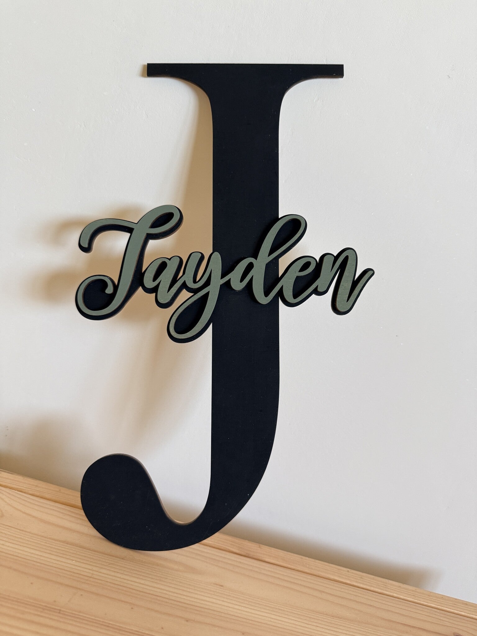 Gepersonaliseerd houten naambord kinderkamer – beginletter met naam