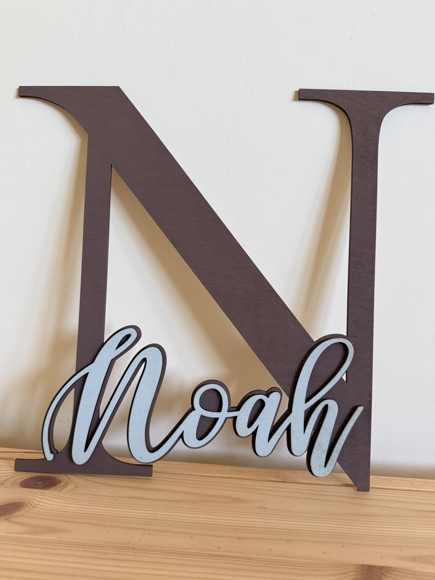 Gepersonaliseerd houten naambord kinderkamer – beginletter met naam