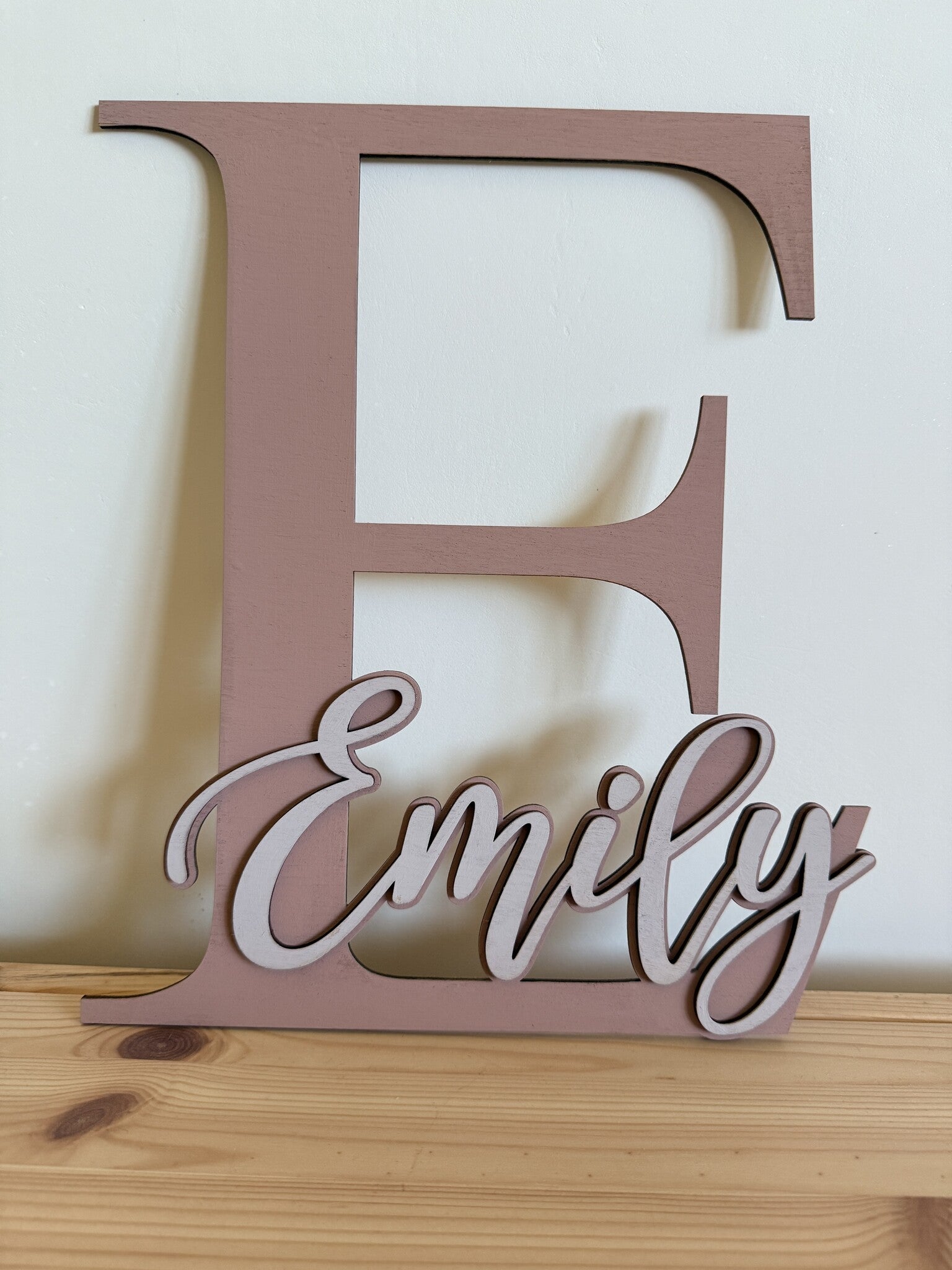 Gepersonaliseerd houten naambord kinderkamer – beginletter met naam