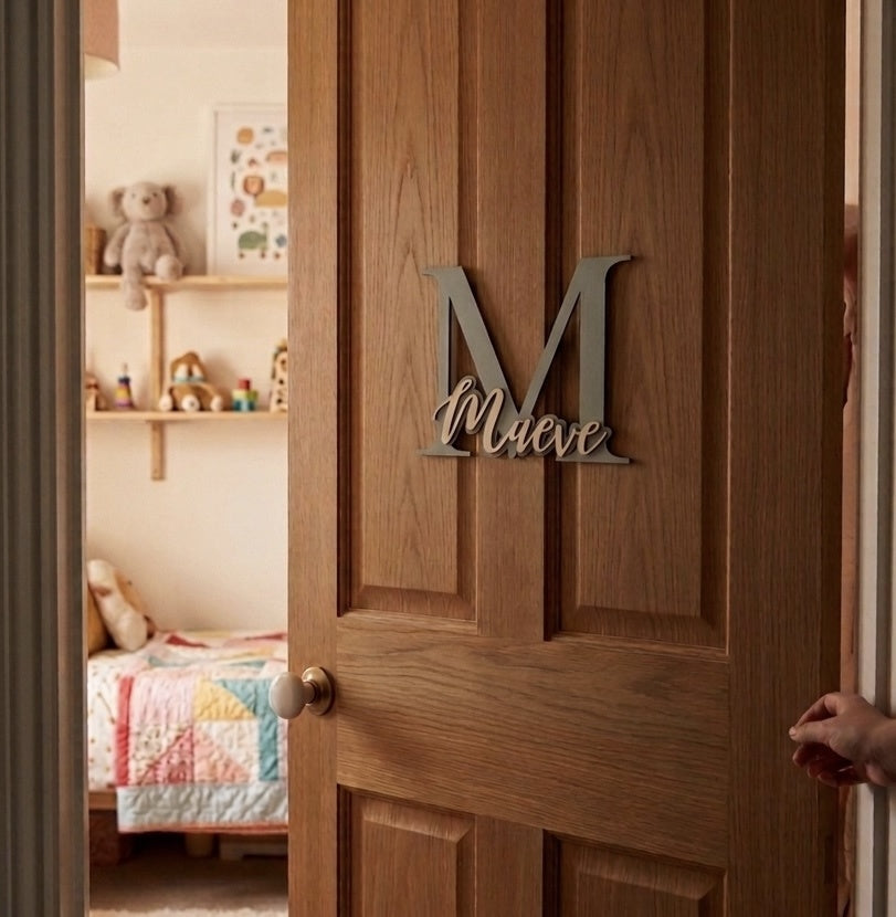 Gepersonaliseerd houten naambord kinderkamer – beginletter met naam