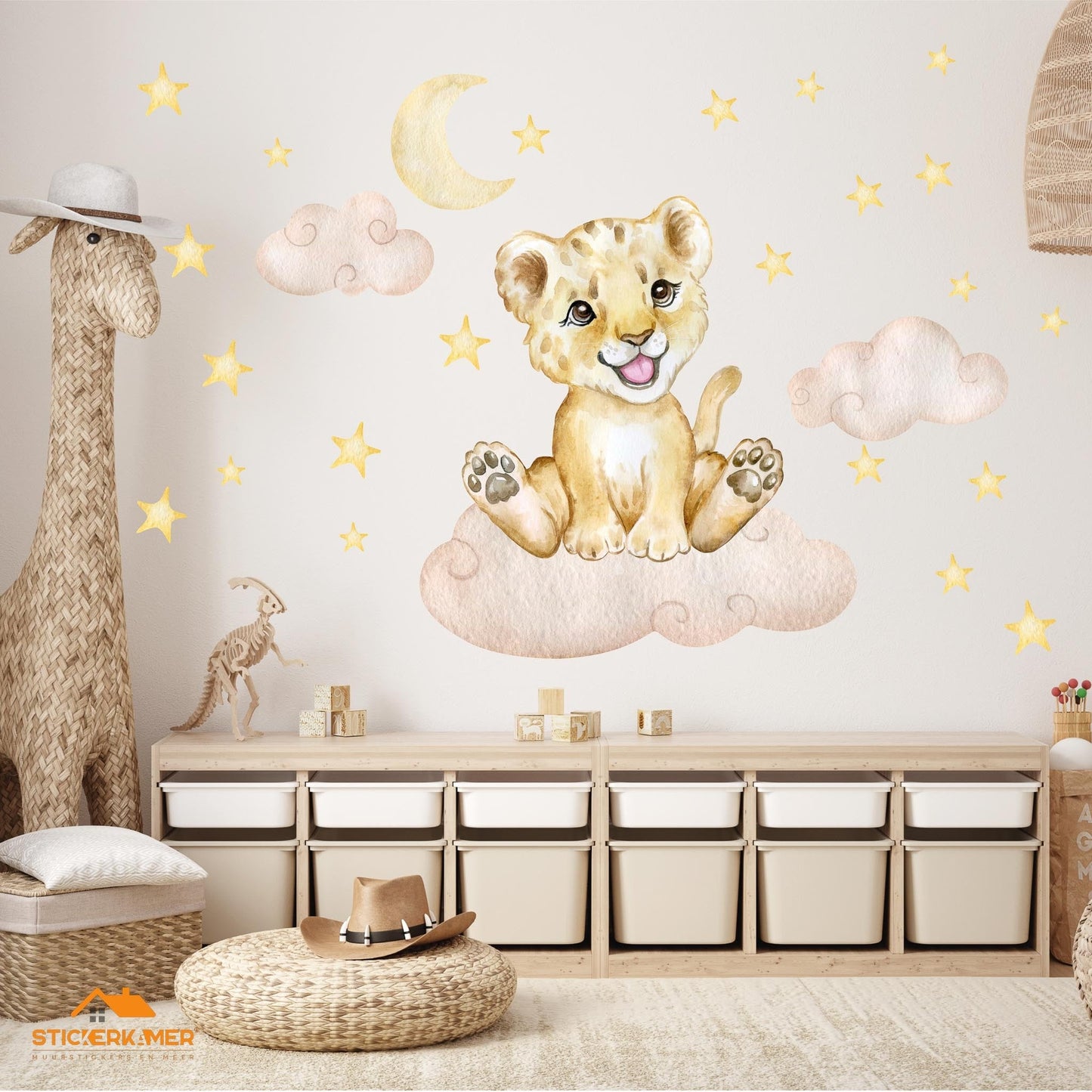 Muursticker leeuw welp op wolk en sterren kinderkamer slaapkamer