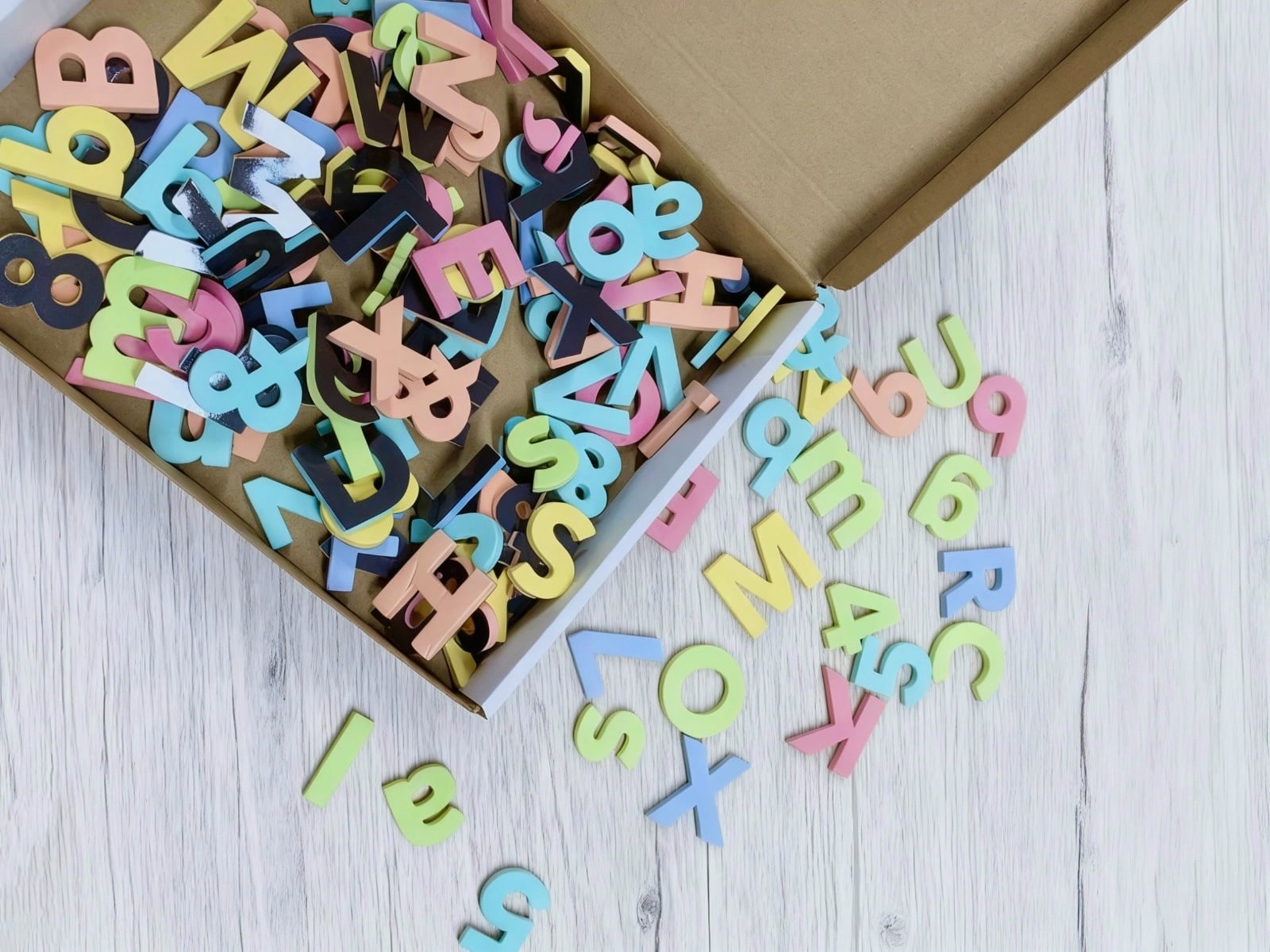Magneet letters & cijfers (140-delig) - Stickerkamer