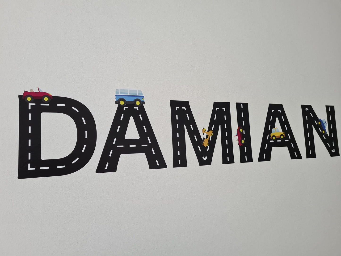 Muursticker naam snelweg auto's kinderkamer