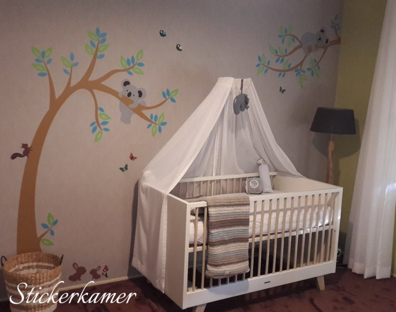 Muursticker boom en tak met koala's babykamer / kinderkamer