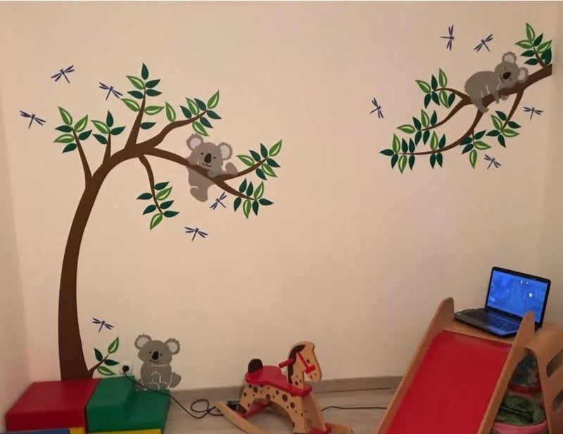 Muursticker boom en tak met koala's babykamer / kinderkamer