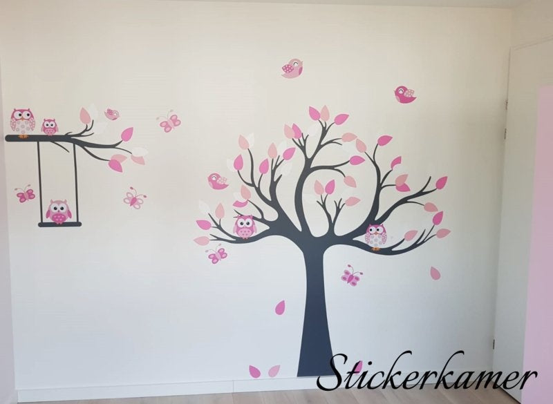 Muursticker boom meisjeskamer zacht roze babykamer