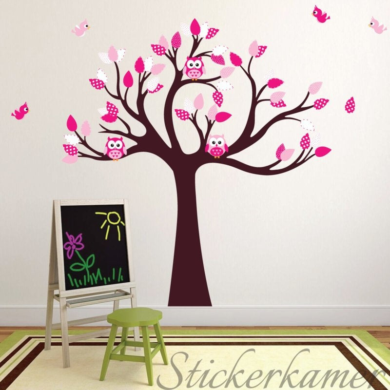 Muursticker boom uilen en vogels roze babykamer