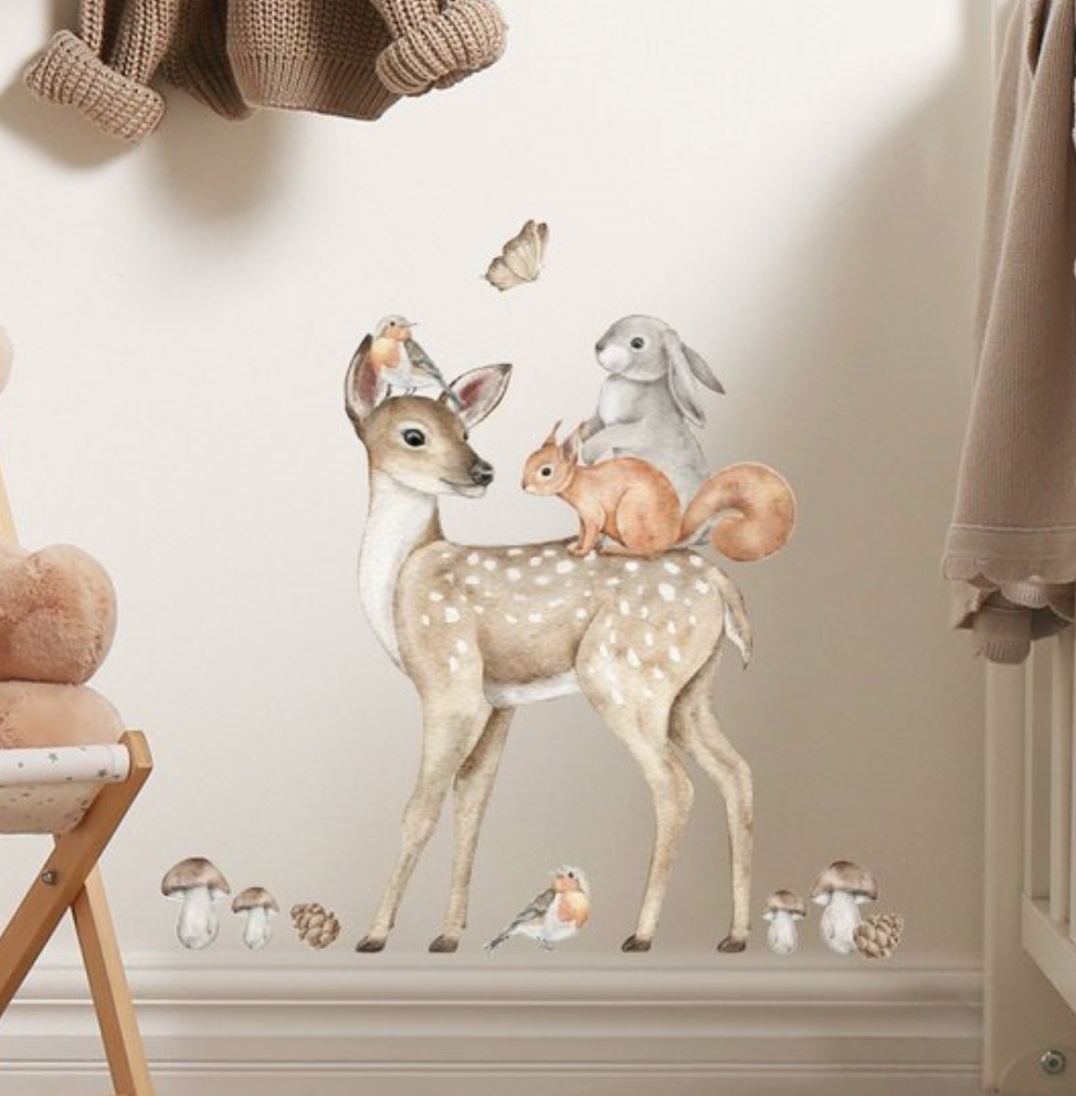 Muursticker Hertje met konijn, vogel en vlinder op rug | Aquarel | Stickers zelfklevend, Kinderkamer