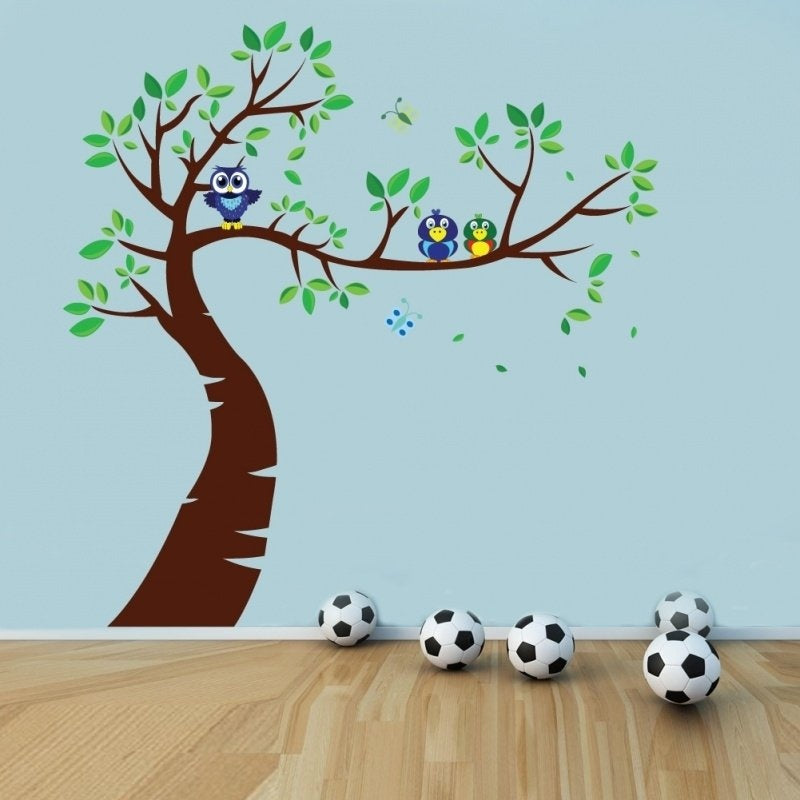 Muursticker jungle boom met groene blaadjes en uilen