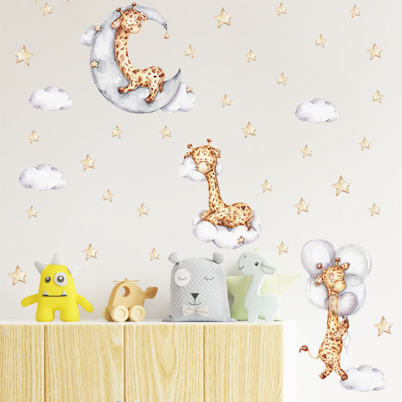 Muursticker kinderkamer giraffe wolkjes en sterren