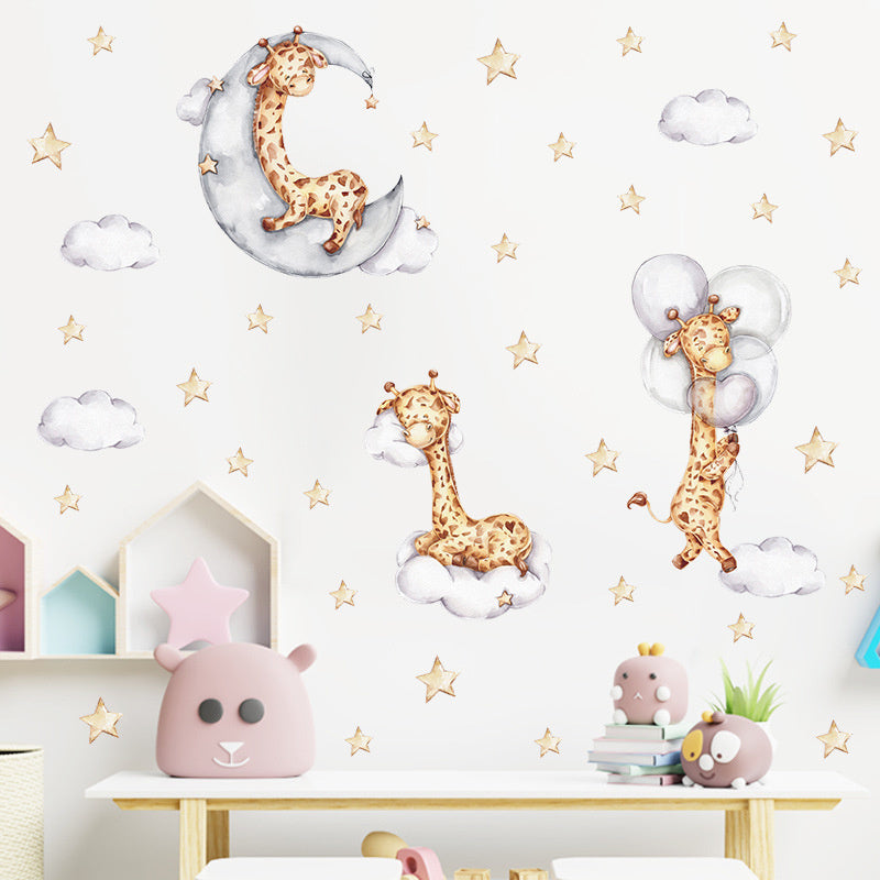 Muursticker kinderkamer giraffe wolkjes en sterren