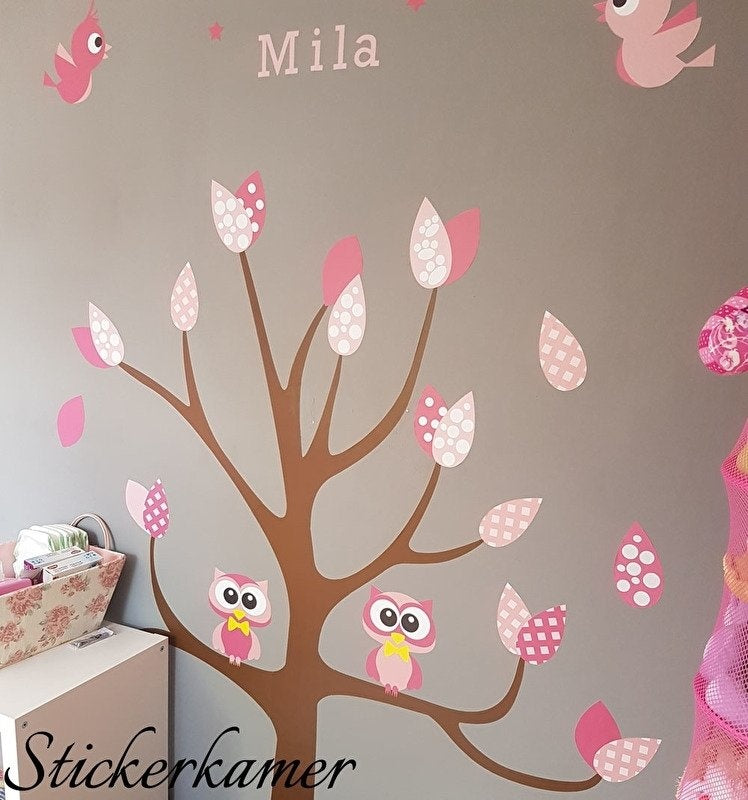 Muursticker roze boom met uilen en vogels meisjeskamer