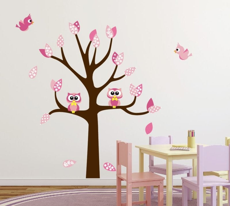 Muursticker roze boom met uilen en vogels meisjeskamer