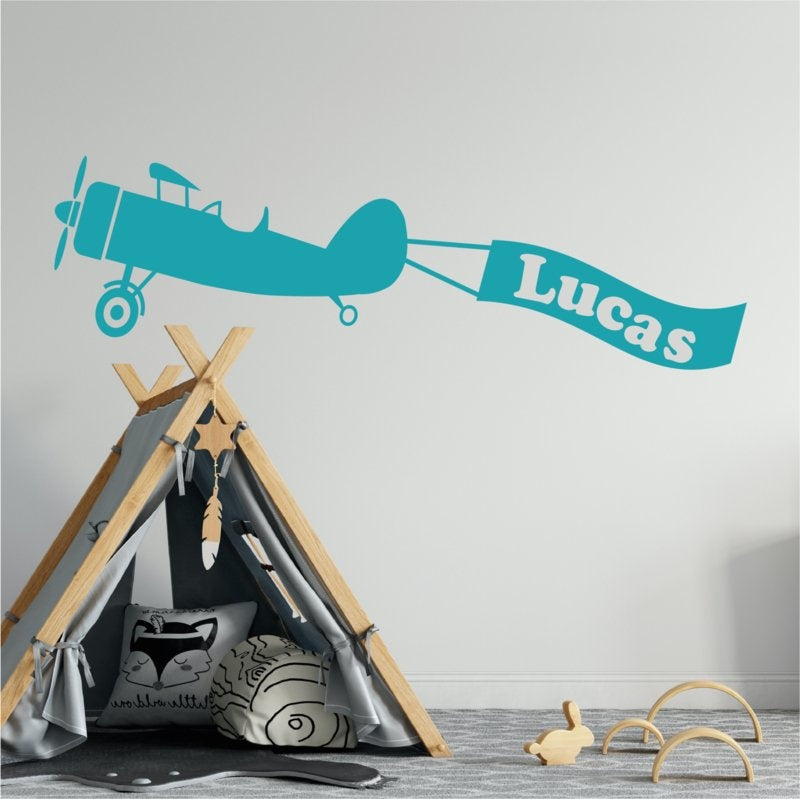 Muursticker vliegtuig met naam XL 120 cm kinderkamer