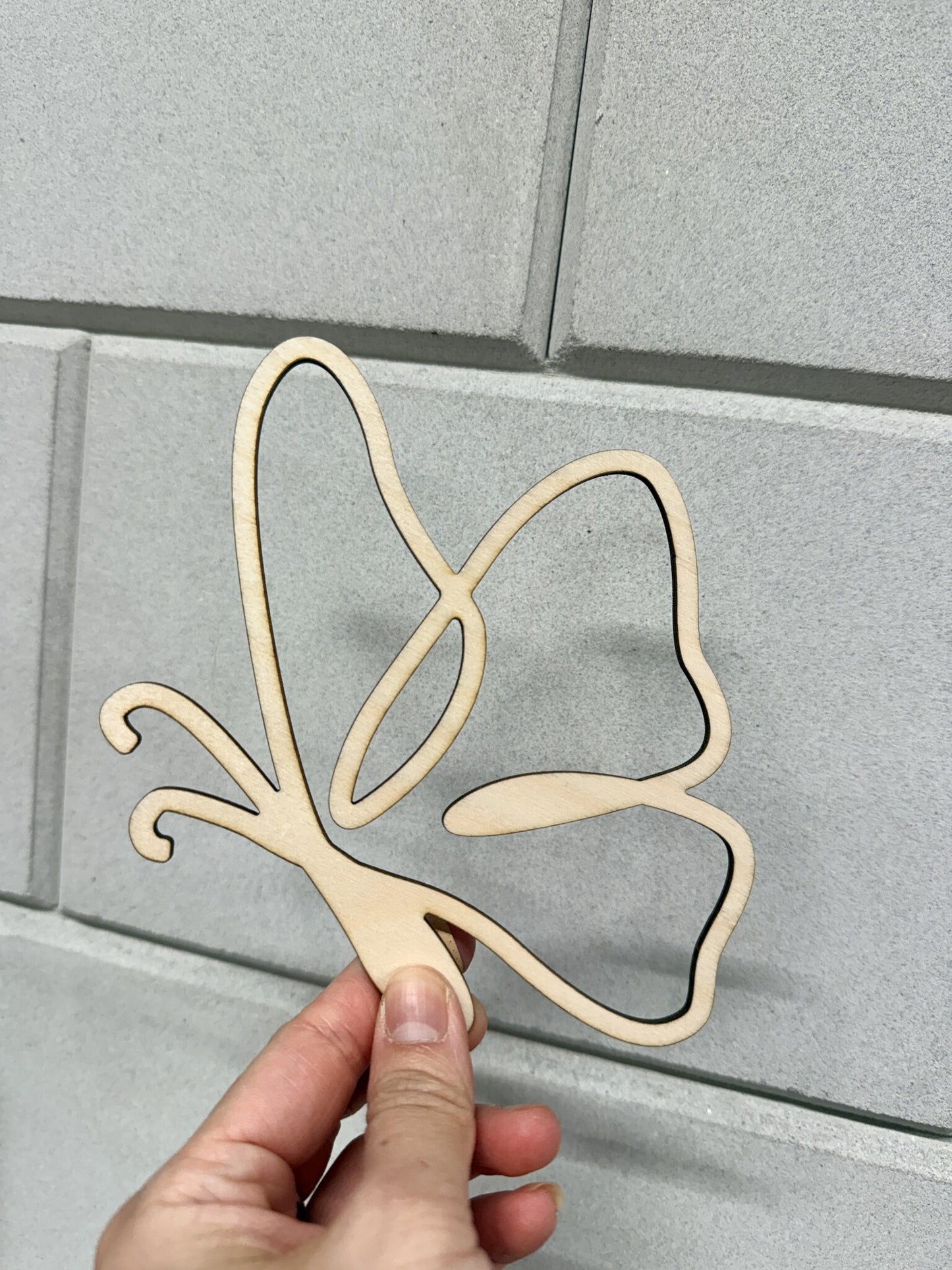 Houten naam met Vlinders voor baby en kinderkamer