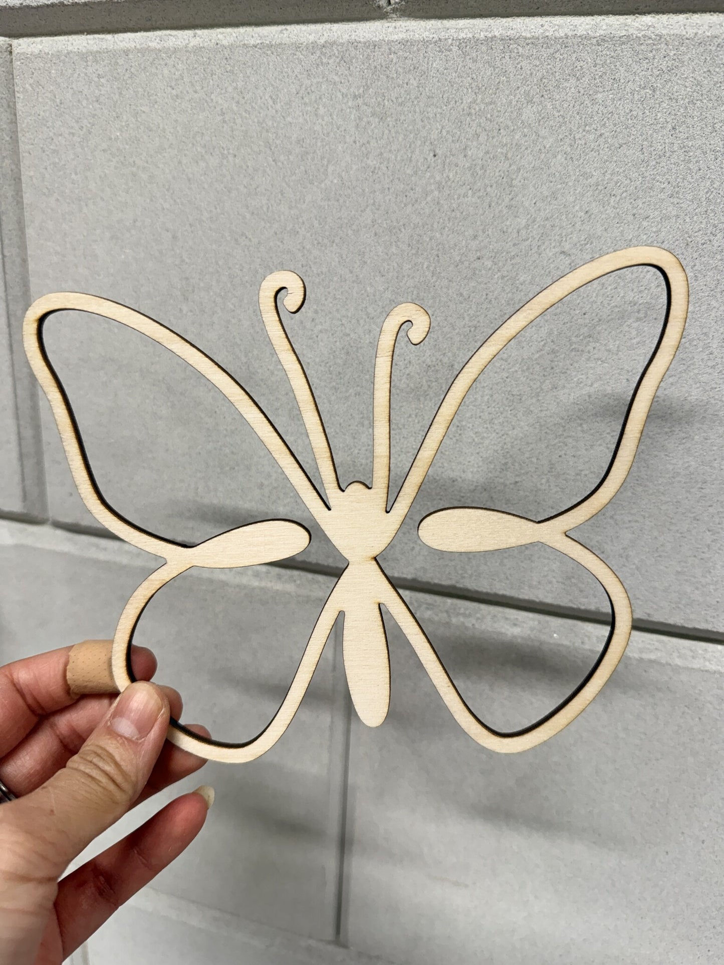 Houten naam met Vlinders voor baby en kinderkamer