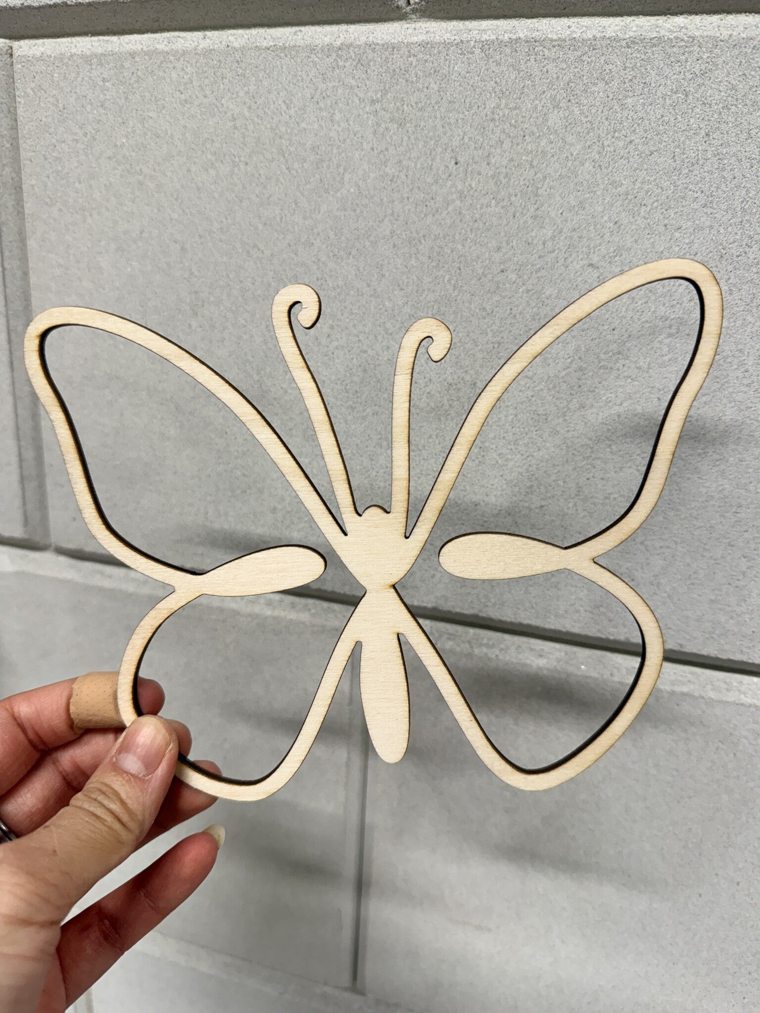 Houten naam met Vlinders voor baby en kinderkamer